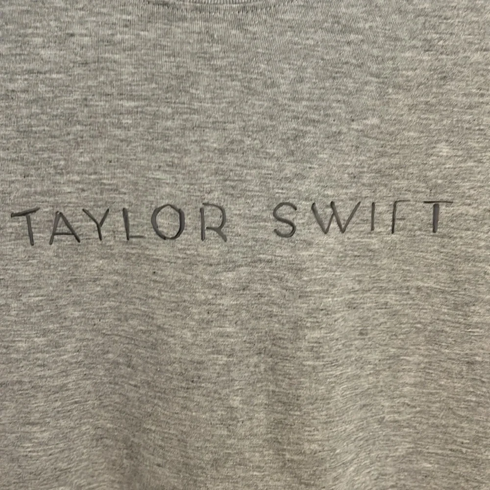 Taylor Swift 1989 Taylor’s Version Gray T-shirt. Size M - Picture 4 of 5